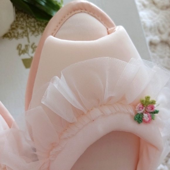 UNWORN, PRECIOUS, PINK BRIDAL SLIPPERS IN ORIGINAL GIFT BOX FROM THE 1950S! - Picture 5 of 15